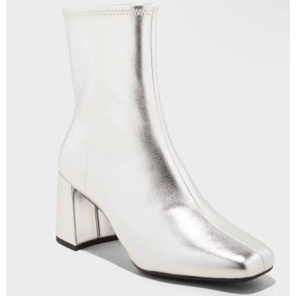 Universal Thread Women’s Pippa Silver Ankle Boots size 7.5 NWT